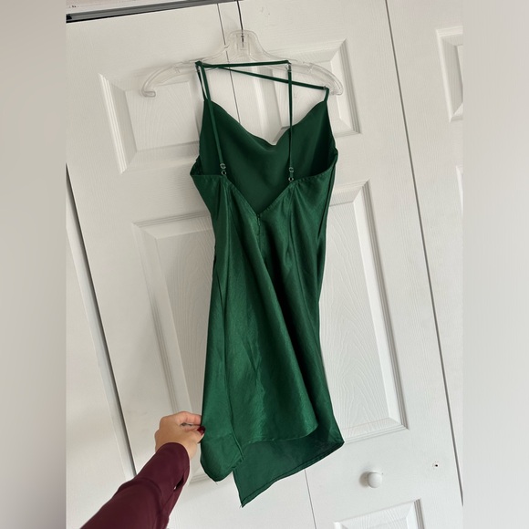 Green satin effect dress - Picture 6 of 8